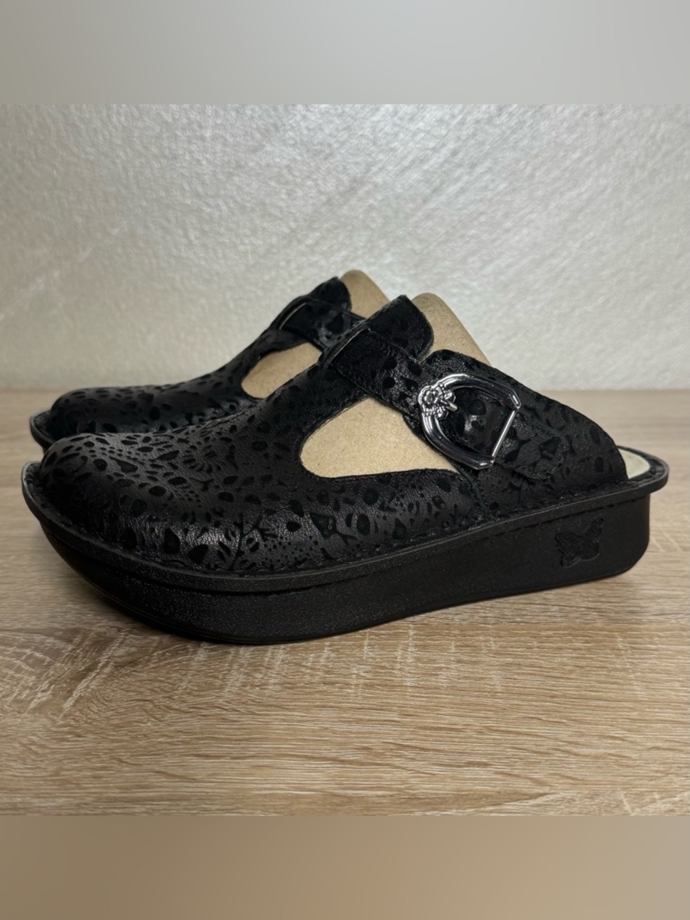 Alegria Classic Clogs black leather floral embossed platform mules 37 US 7/7.5